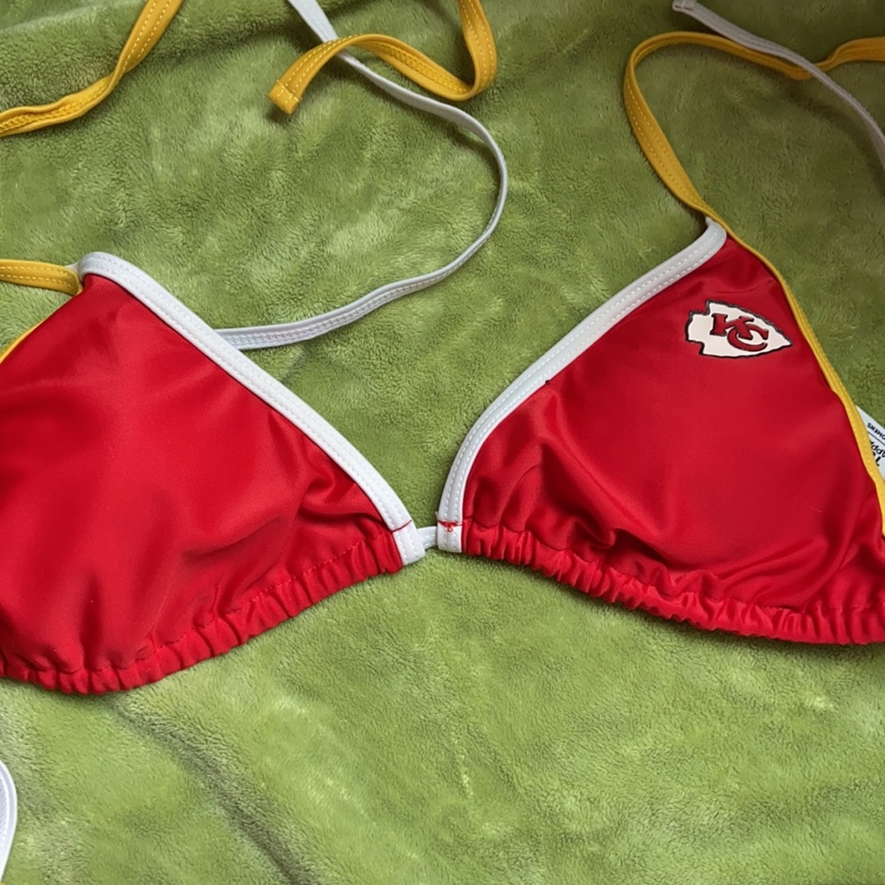 Chiefs Bikini - Picture 3 of 5